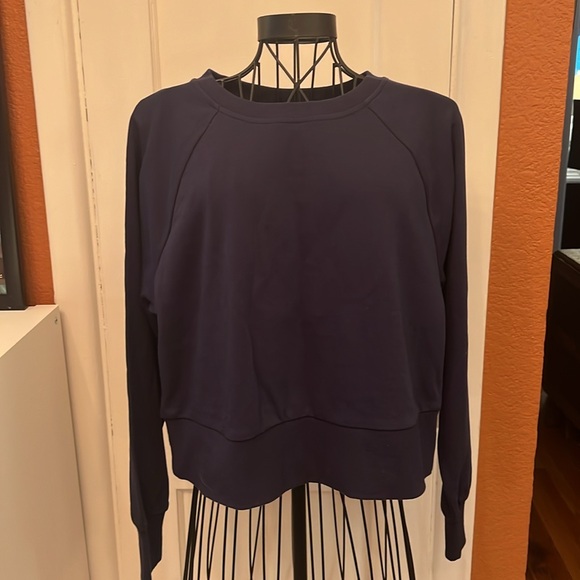 All in Motion Cropped Sweatshirt-Sz M - Picture 3 of 5